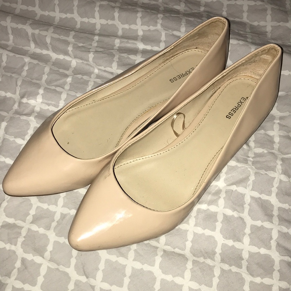 Nude patent flats